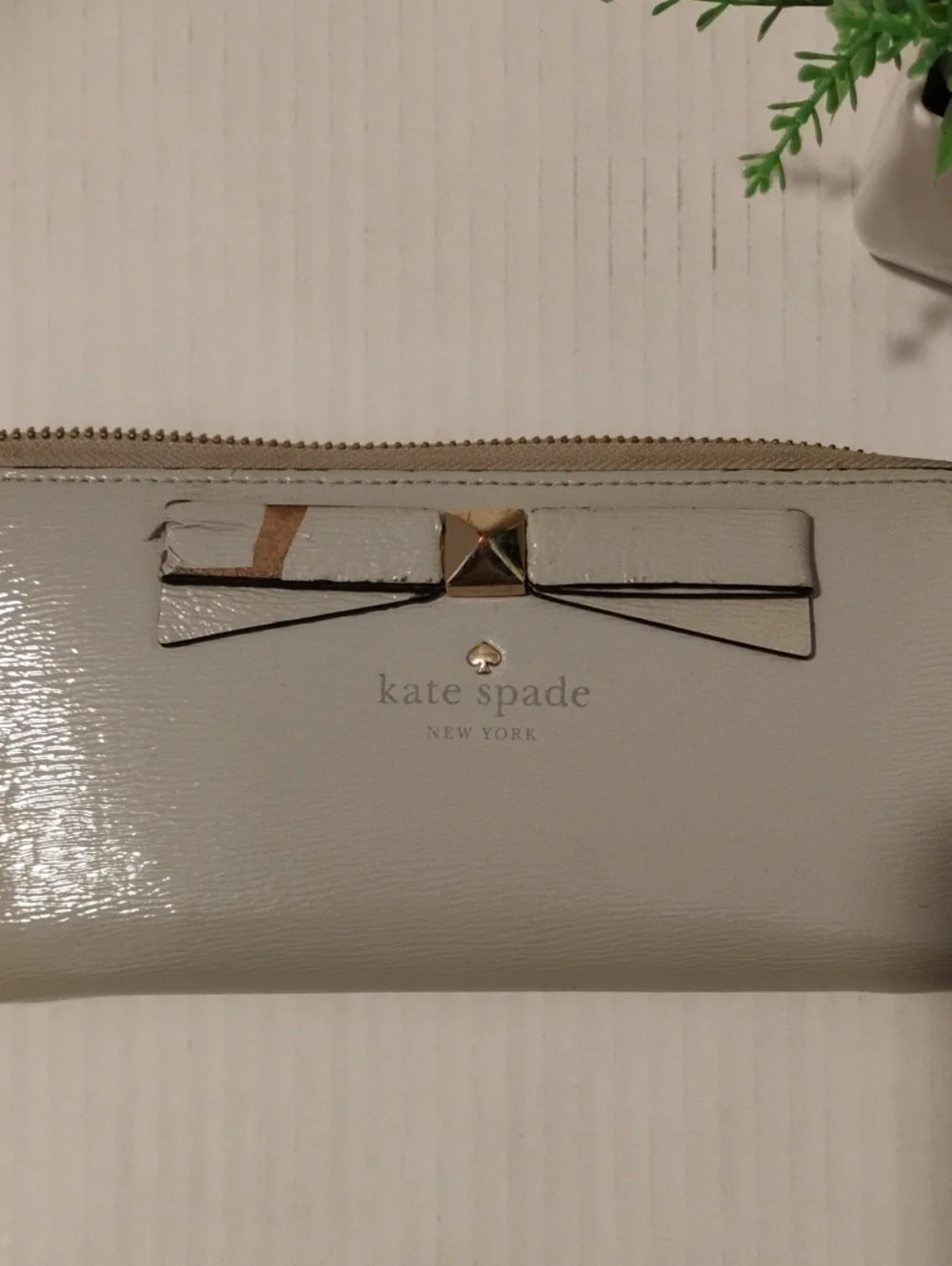 kate spade Beacon Court Nisha Wallet. Patent Leather. Light Gray in color.